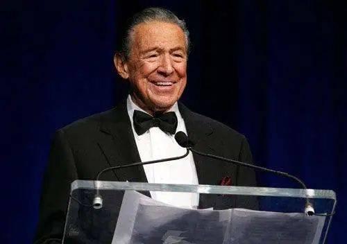 华莱士爆料新闻督导背锅,新闻督导无辜背锅事件始末